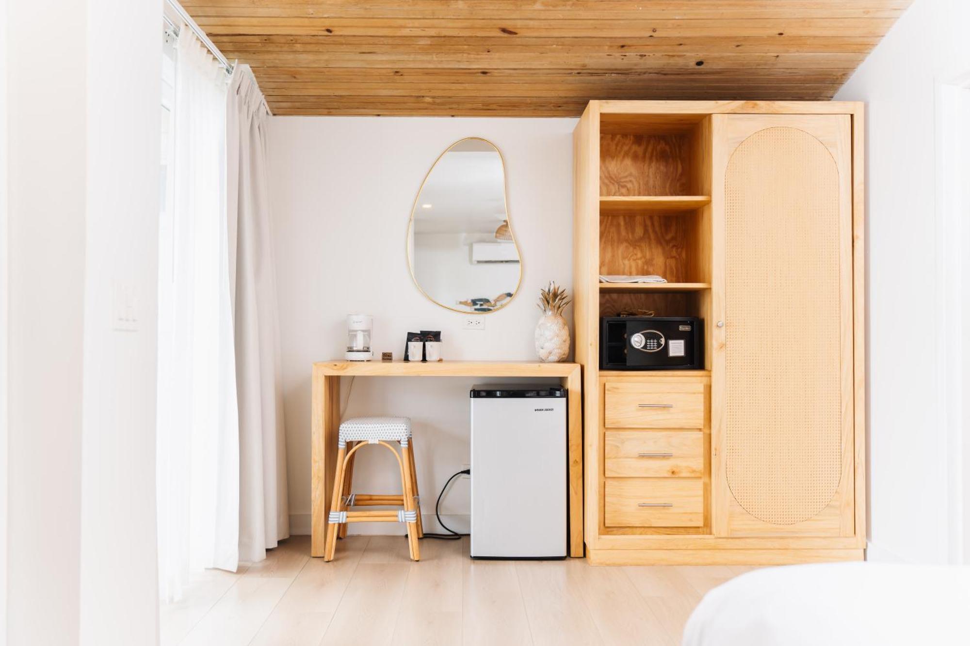 The Beach House Boutique Hotel West End Bagian luar foto