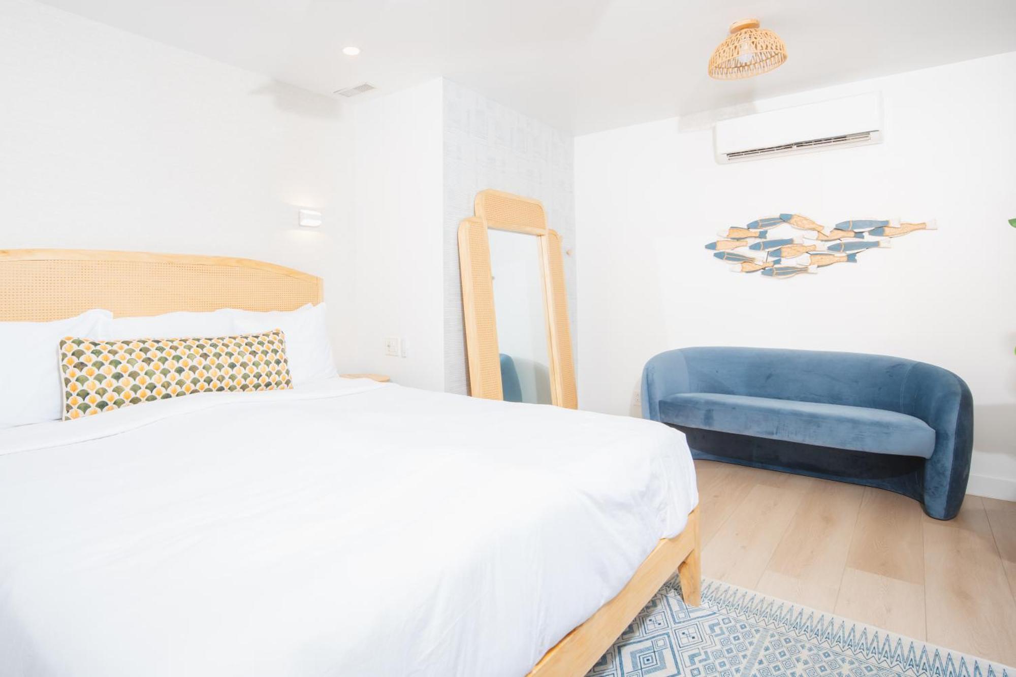 The Beach House Boutique Hotel West End Bagian luar foto