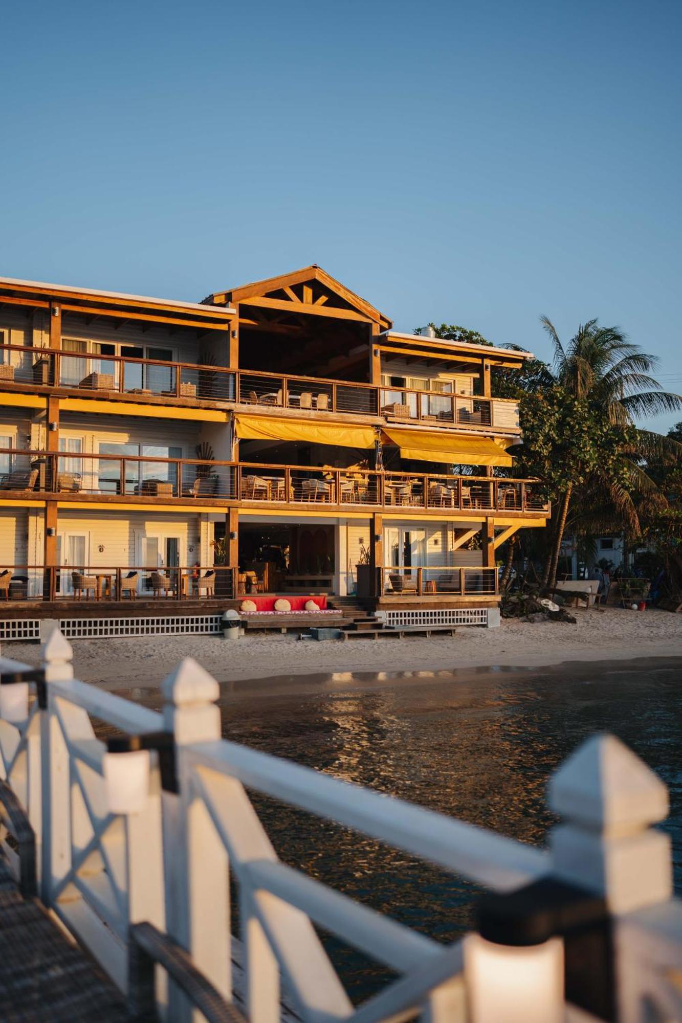 The Beach House Boutique Hotel West End Bagian luar foto