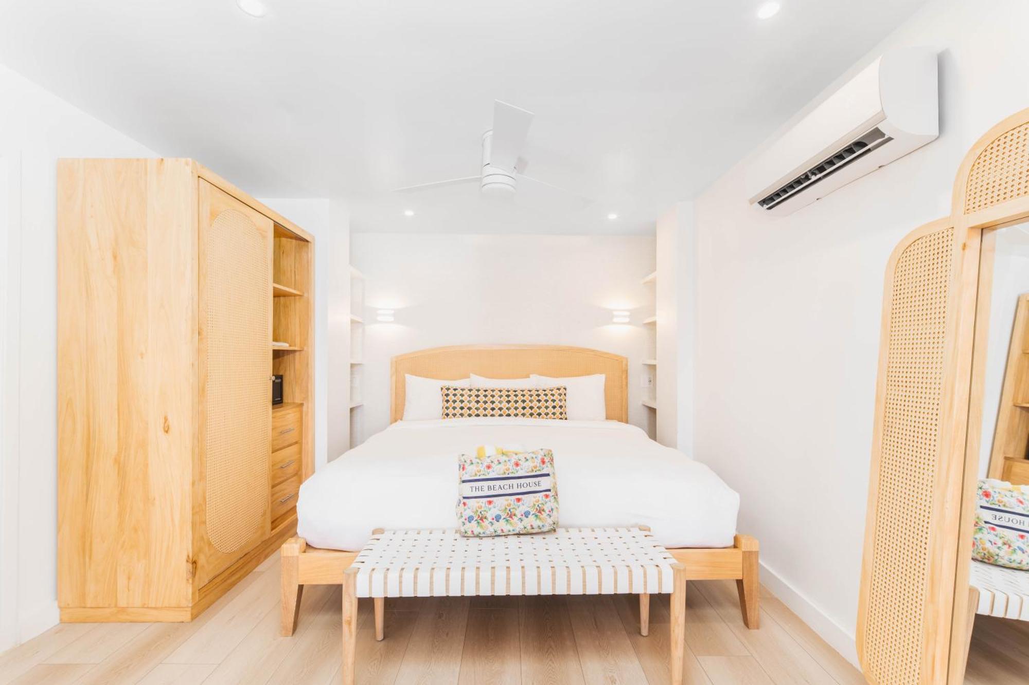 The Beach House Boutique Hotel West End Bagian luar foto