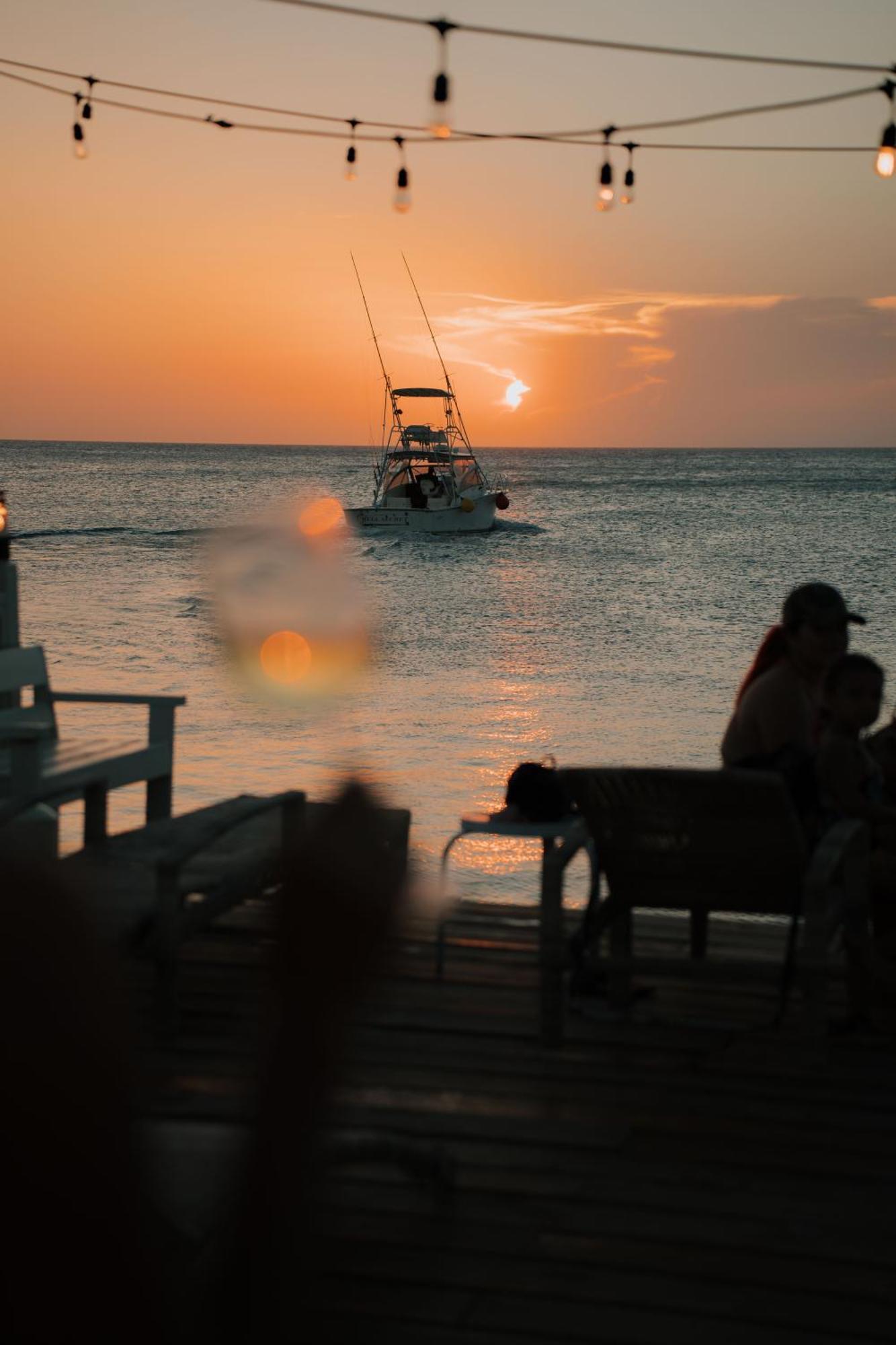 The Beach House Boutique Hotel West End Bagian luar foto