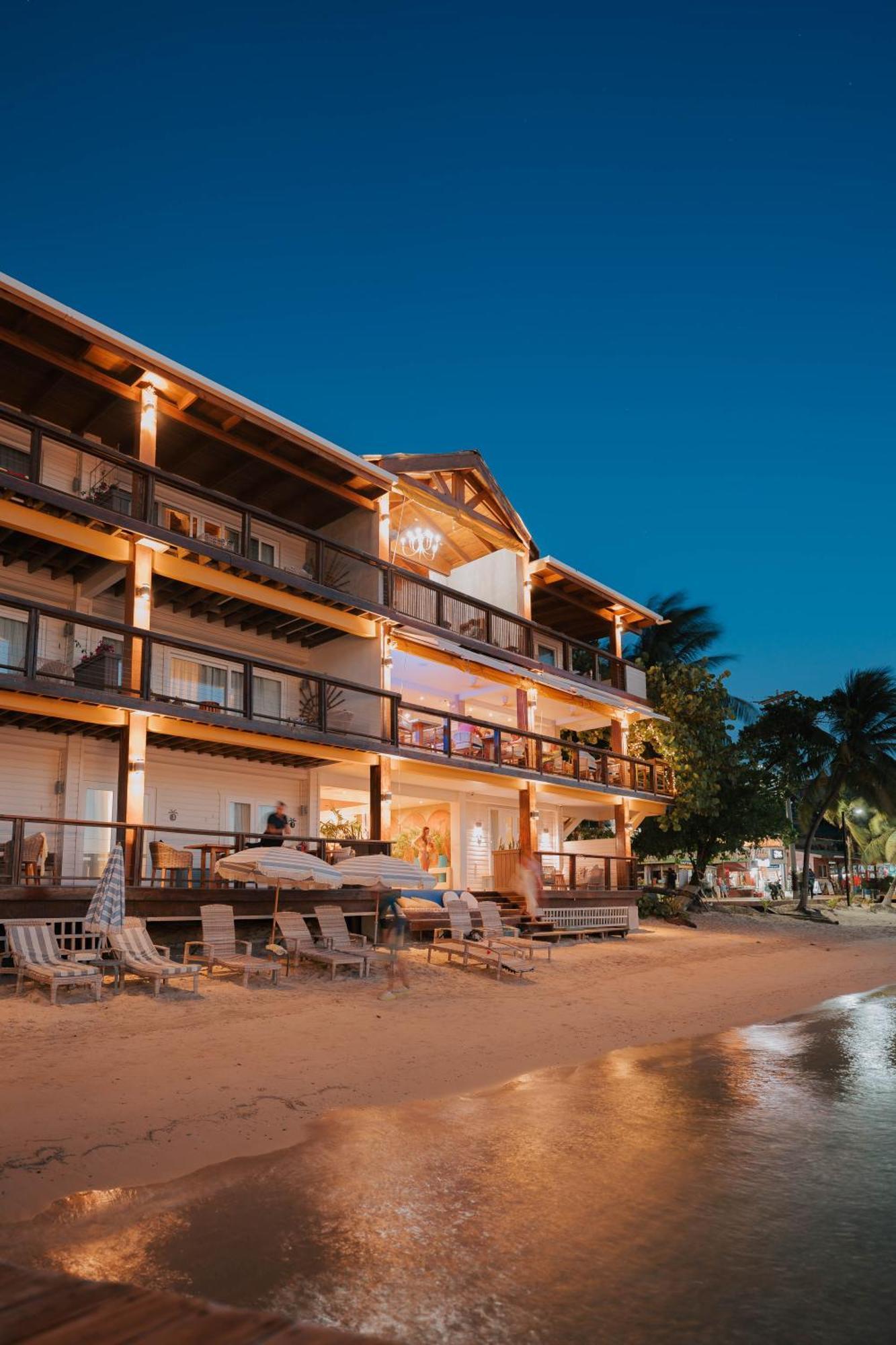 The Beach House Boutique Hotel West End Bagian luar foto